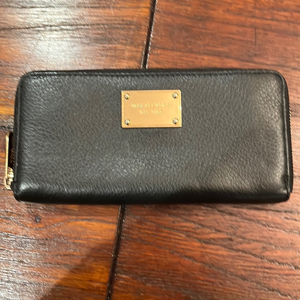 Michael Kors wallet est.1981